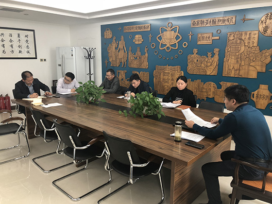 理論中心組學習2.jpg 理論中心組學習2.jpg